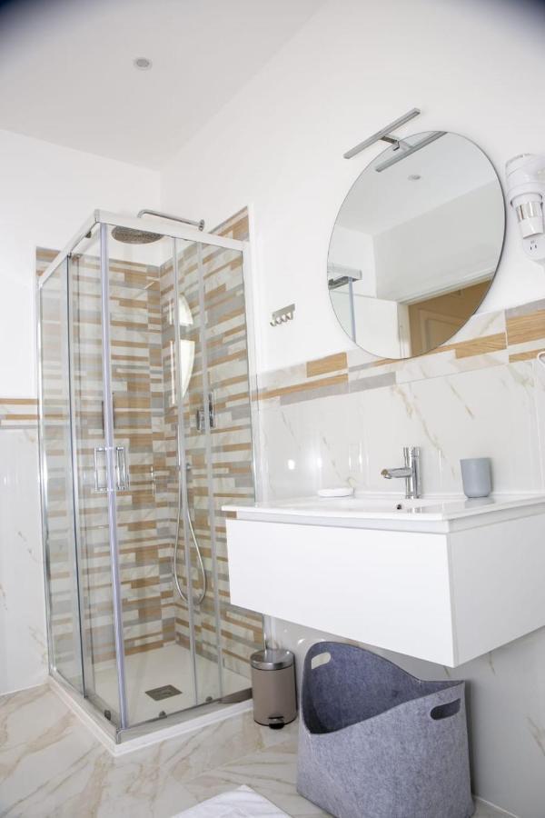 Quinto Apartments Бари Экстерьер фото