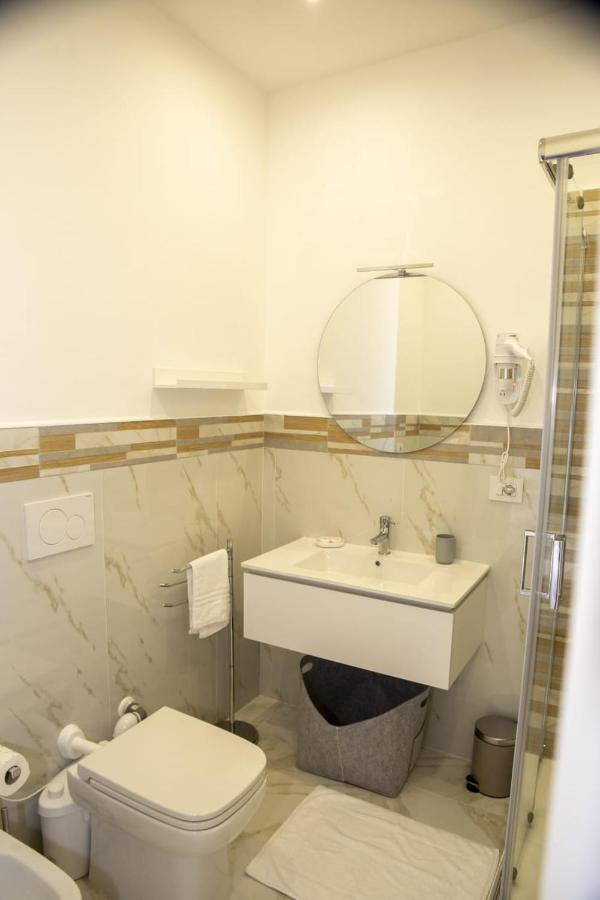 Quinto Apartments Бари Экстерьер фото